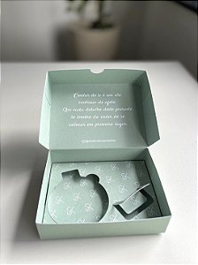 Caixa vazia com berço em recorte especial personalizado