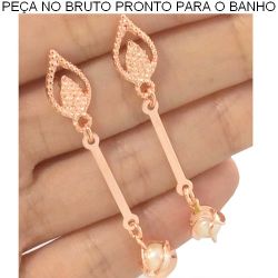 BRINCO NO BRUTO PRONTO PARA BANHO JA NO COBRE EM PEROLA BRANCA 3.7GR TAMANHO APROXIMADO:5CM REF.BRU1056