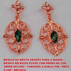 BRINCO NO BRUTO PRONTO PARA O BANHO - BRINCO EM BAIXA FUSÃO COM PEDRA NA COR VERDE ESCURO - TAMANHO 4,3CMx2,1CM - PESO  5,1GR - BRU2916