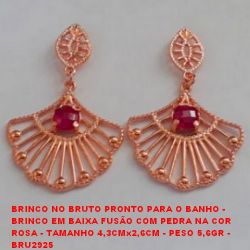 BRINCO NO BRUTO PRONTO PARA O BANHO - BRINCO EM BAIXA FUSÃO COM PEDRA NA COR  ROSA - TAMANHO 4,3CMx2,6CM - PESO 5,6GR -  BRU2925