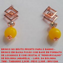 BRINCO NO BRUTO PRONTO PARA O BANHO -  BRINCO EM BAIXA FUSÃO COM BASE EM FORMATO DE LOSANGOS E COM CRISTAL E ''PENDURICALHO'' DE BOLINHA (AMARELA)  - LARG. DA BOLINHA  7MM - TAMANHO 2,9CM - PESO 2,3GR - BRU1244