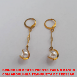 BRINCO NO BRUTO PRONTO PARA O BANHO  COM ARGOLINHA TRANQUETA DE PRESSAO   COM PINGENTE PEROLA DE 8MM - 2,9GR -  BRU3109