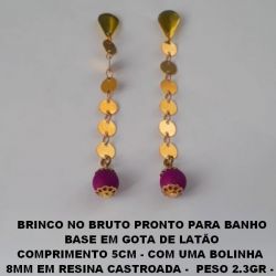 BRINCO NO BRUTO PRONTO PARA BANHO BASE EM GOTA DE LATÃO COMPRIMENTO 5CM - COM UMA BOLINHA  8MM EM RESINA CASTROADA -  PESO 2.3GR -  BRU4799