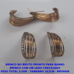 BRINCO NO BRUTO PRONTO PARA BANHO BRINCO COM UM LADO CRAVEJADO PESO TOTAL 5,5GR - TAMANHO 3X2CM - BRU6058
