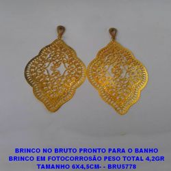 BRINCO NO BRUTO PRONTO PARA O BANHO BRINCO EM FOTOCORROSÃO PESO TOTAL 4,2GR TAMANHO 6X4,5CM- - BRU5778