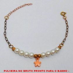 PULSEIRA NO BRUTO PRONTO PARA O BANHO -  PULSEIRA FEMININA COM PÉROLAS DE 5MM, BOLINHAS DIAMANTADAS DE 3MM E PENDURICALHO  DE FLOR - TAMANHO:21,0CM - PESO:2,2GR - BRU2123