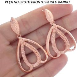 BRINCO NO BRUTO PRONTO PARA BANHO JA NO COBRE EM PENDURICADO EM DETALHES VAZADOS BAIXA FUSÃO 9GR TAMANHO APROXIMADO:5CM REF.BRU869