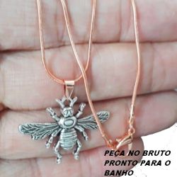 GARGANTILHA COM CORRENTE RABO DE RATO DE 45CM COM PINGENTE EM ALTA FUSÃO DE MOSQUITO 20X20MM COM PESO TOTAL DE 4GR REF.BRU1783