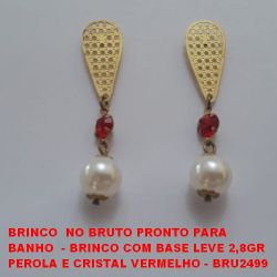 BRINCO  NO BRUTO PRONTO PARA  BANHO  - BRINCO COM BASE LEVE 2,8GR  PEROLA E CRISTAL VERMELHO - BRU2499