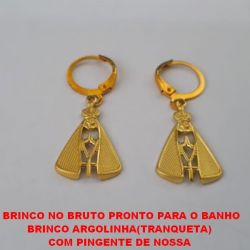 BRINCO NO BRUTO PRONTO PARA O BANHO BRINCO ARGOLINHA(TRANQUETA) COM PINGENTE DE NOSSA  SENHORA APARECIDA  - PINGENTE 20X14MM - PESO 2,4GR BRU0887