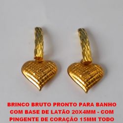 BRINCO BRUTO PRONTO PARA BANHO  COM BASE DE LATÃO 20X4MM - COM  PINGENTE DE CORAÇÃO 15MM TODO  TRABALHADO - PESO 2,5GR -  BRU1157