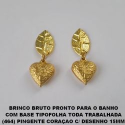 BRINCO BRUTO PRONTO PARA O BANHO COM BASE TIPO FOLHA TODA TRABALHADA (464) PINGENTE CORAÇAO C/ DESENHO 15MM PESO TOTAL 2,8GR - BRU1547