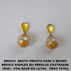 BRINCO  BRUTO PRONTO PARA O BANHO BRINCO SIMPLES EM PEROLAS CASTROADA DE 10MM - COM BASE EM LATÃO - PESO TOTAL 2,3GR - BRU0245