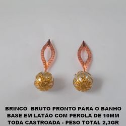BRINCO  BRUTO PRONTO PARA O BANHO BASE EM LATÃO COM PEROLA DE 10MM TODA CASTROADA - PESO TOTAL 2,3GR BRU1417