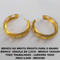 BRINCO NO BRUTO PRONTO PARA O BANHO  BRINCO  ARGOLA DE 3,5CM - BRINCO VASADO TODO TRABALHADO - LARGURA 10MM  PESO 6,9GR - BRU2586