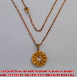 GARGANTILHA NO BRUTO PRONTO PARA O BANHO COM CORRENTE SINGAPURA E PINGENTE RODA DO SONHO - PESO 2,4GR - BRU1162