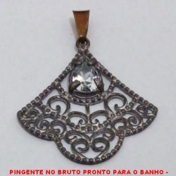 PINGENTE NO BRUTO PRONTO PARA O BANHO -  PINGENTE EM BAIXA FUSÃO VAZADO E COM  ZIRCONIA - TAMANHO:3,3CM - PESO:2,4GR -  BRU4148