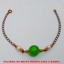 PULSEIRA NO BRUTO PRONTO PARA O BANHO -  PULSEIRA FEMININA COM BOLINHAS DE 3MM,  PÉROLAS DE 5MM E BOLA DE RESINA VERDE  DE 11MM - TAMANHO:19,0CM - PESO:2,5GR -  BRU3954