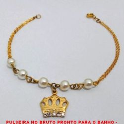 PULSEIRA NO BRUTO PRONTO PARA O BANHO -  PULSEIRA FEMININA COM PÉROLAS DE 5MM E  PENDURICALHO DE COROA COM CRISTAIS -  TAMANHO:21,0CM - PESO:2,4GR - BRU1374