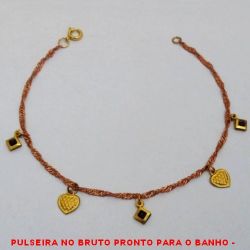 PULSEIRA NO BRUTO PRONTO PARA O BANHO -  PULSEIRA FEMININA COM CORRENTE SINGAPURA  E PENDURICALHOS DE LOSANGOS COM CRISTAL E  CORAÇÕES - TAMANHO:20,6CM - PESO:1,7GR -  BRU4109