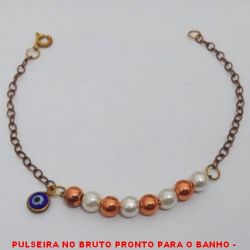PULSEIRA NO BRUTO PRONTO PARA O BANHO -  PULSEIRA FEMININA COM PÉROLAS DE 5MM  E BOLINHAS EM ABS DE 5MM E PENDURICALHO  DE OLHO GREGO - TAMANHO:19,4CM - PESO:2,2GR -  BRU0661