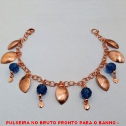 PULSEIRA NO BRUTO PRONTO PARA O BANHO -  PULSEIRA FEMININA COM PENDURICALHOS DE  CRISTAIS SEXTAVADOS AZUIS DE 8MM E ''FOLHAS'' -  TAMANHO:19,2CM - PESO:10,0GR - BRU4222