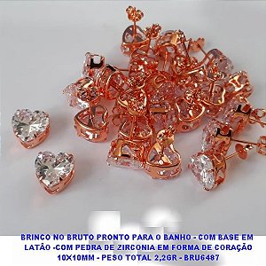 BRINCO NO BRUTO PRONTO PARA O BANHO - COM BASE EM  LATÃO -COM PEDRA DE ZIRCONIA EM FORMA DE CORAÇÃO 10X10MM - PESO TOTAL 2,2GR - BRU6487
