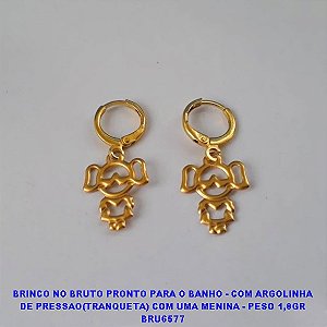 BRINCO NO BRUTO PRONTO PARA O BANHO - COM ARGOLINHA DE PRESSAO(TRANQUETA) COM UMA MENINA - PESO 1,8GR BRU6577