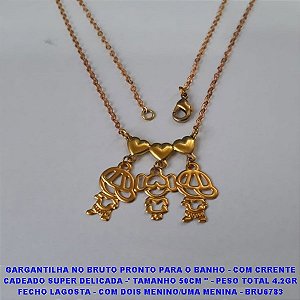 GARGANTILHA NO BRUTO PRONTO PARA O BANHO - COM CRRENTE CADEADO SUPER DELICADA -' TAMANHO 50CM " - PESO TOTAL 4.2GR FECHO LAGOSTA - COM DOIS MENINO/UMA MENINA - BRU6783