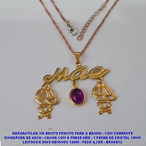 GARGANTILHA NO BRUTO PRONTO PARA O BANHO - COM CORRENTE SINGAPURA DE 45CM - CANGA COM A FRASE MÃE - 1 PEDRA DE CRISTAL 10MM LEITOSO/E DOIS MENINOS 12MM - PESO 4,3GR - BRU6812