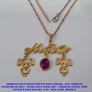 GARGANTILHA NO BRUTO PRONTO PARA O BANHO - COM CORRENTE SINGAPURA DE 45CM - CANGA COM A FRASE MÃE - 1 PEDRA DE CRISTAL 10MM LEITOSO/E DUAS MENINAS 12MM - PESO 4,3GR - BRU6813