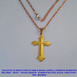 CONJUNTO NO BRUTO PRONTO PARA O BANHO -(CAROL) COM CORRENTE SINGAPURA DELICADA '' 45CM "" FECHO LAGOSTA - PINGENTE DE CRUZ 3X2CM - PESO TOTAL  3GR - BRU6844