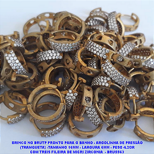 BRINCO NO BRUTP PRONTO PARA O BANHO - ARGOLINHA DE PRESSÃO (TRAMQUETA) -TAMANHO 16MM - LARGURA 6MM - PESO 4.2GR COM TREIS FILEIRA DE MICRI ZIRCONIA  - BRU5563