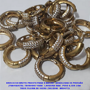 BRINCO NO BRUTO PRONTO PARA O BANHO - ARGOLINHA DE PRESSÃO  (TRAMQUETA) -TAMANHO 16MM - LARGURA 5MM - PESO 4.2GR COM  TREIS FILEIRA DE MICRO ZIRCONIA - BRU6722