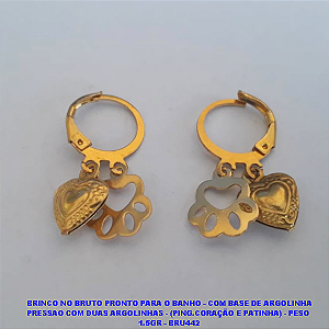 BRINCO NO BRUTO PRONTO PARA O BANHO - COM BASE DE ARGOLINHA PRESSAO COM DUAS ARGOLINHAS - (PING.CORAÇÃO E PATINHA) - PESO  1.5GR - BRU442