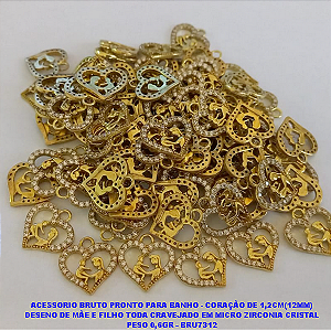 PINGENTE BRUTO PRONTO PARA BANHO (CX33) - CORAÇÃO DE 1,2CM(12MM) DESENO DE MÃE E FILHO TODA CRAVEJADO EM MICRO ZIRCONIA CRISTAL PESO 0,6GR - BRU7312