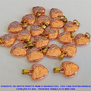 PINGENTE NO BRUTO PRONTO PARA O BANHO(2135) - COM COM CONTRA ARGOLA CORAÇÃO EM ABS - TAMANHO 15MM(1,5CM) BRU7484