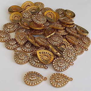 PINGENTE NO BRUTO PRONTO PARA O VBANHO (CX30) - PINGENTE TAMANHO 1,8CM GOTA TODA CRAVEJADA EM MICRO ZIRCONIAS -  PESO TOTAL 2,9GR - PEÇA MVENDIDA POR UNIDADE  - BRU00066