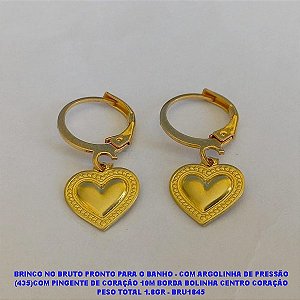 BRINCO NO BRUTO PRONTO PARA O BANHO - COM ARGOLINHA DE PRESSÃO (435)COM PINGENTE DE CORAÇÃO 10M BORDA BOLINHA CENTRO CORAÇÃO PESO TOTAL 1.8GR - BRU1845