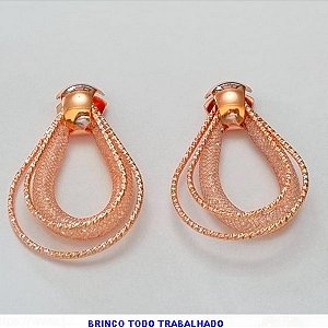 BRINCO BRUTO PRONTO PARA BANHO BASE LISA FORMATO GOTA COM TELA E CRISTAIS 47X30MM - LARGURA 5MM - PESO 12,8GR - BRU100123A