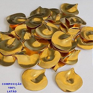 ACESSÓRIO NO BRUTO PRONTO PARA O BANHO (CX11) - FOLHA 29MM C/ FURO - COMPOSIÇÃO 100% LATÃO - PESO TOTAL DA UNIDADE 1,9GR - BRU000641