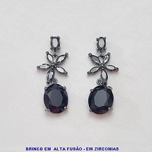 BRINCO NO BRUTO PRONTO PARA O BANHO(ALTO LUXO) CRAVEJADO COM ZIRCÔNIAS FORMATO FLOR - PESO TOTAL 6,6GR - TAMANHO DA BASE  31X13MM  - BRU100331A