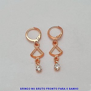 BRINCO NO BRUTO PRONTO PARA O BANHO- ARGOLA DE PRESSÃO FORMA GEOMÉTRICA E  STRASS TAMANHO 35MM PESO 1,9GR - BRU100383A