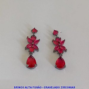 BRINCO NO BRUTO PRONTO PARA O BANHO(ALTO LUXO) BRINCO CRAVEJADO COM MICRO ZIRCÔNIAS FORMATO FLOR  TAMANHO COM BASE 32MM - PESO TOTAL 5,2GR - BRU100398A