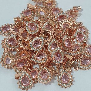 PINGENTE NO BRUTO PRONTO PARA O BANHO (CX32) - PINGENTE DE GOTA(MAD). TODO CRAVEJADO EM MICRO ZIRCONIA+UMA PEDRA DE ZIRCONIA 6X8MM PESO TOTAL DO PINGENTE - 1.3GR - TAMANHO 18X12MM - BRU000989