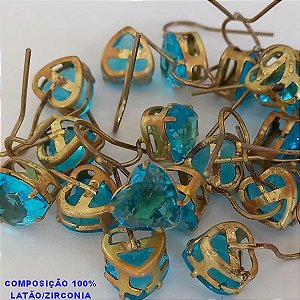 BRINCO NO BRUTO PRONTO PARA O BANHO(CX88) - 100% LATÃO - COM BASE TIPO ANZOL - COM PEDRA DE ZIRCONIAS CORAÇÃO 10X10MM - PESO 2,9GR - BRU2835C