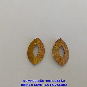 BRINCO NO BRUTO PRONTO PARA O BANHO - COMPOSIÇÃO 100% LATÃO  - BRINCO NAVETE VAZADA ESTAMPADA 17X10MM  - PESO TOTAL 0,8GR - BRU100259
