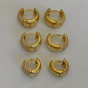 BRINCO NO BRUTO PRONTO PARA O BANHO LATÃO - TRIO DE BRINCO COM 3 PAR TAMANHOS - CRAVEJADOS COM FILEIRA DE MICRO ZIRCÔNIAS - PESO TOTAL 6.4GR - BRU3424A