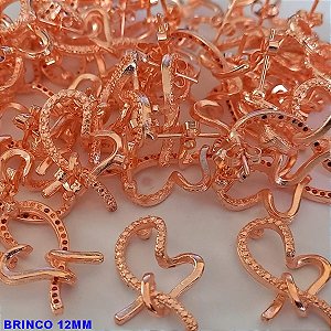 ACESSORIO (BRINCO NO BRUTO PRONTO PARA O BANHO  - PESO TOTAL 1.7GR -( VENDIDO POR PAR)  MODELO CORAÇÃO FEITO UM LAÇO  - TAMANHO 12MMBRU0001191