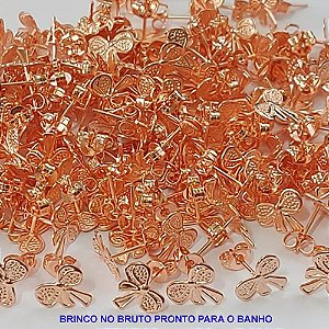 BRINCO NO BRUTO PRONTO PARA O BANHO)(CX39) - PESO TOTAL 0,6GR - (VENDIDO POR PAR)  MODELO LACINHO(ROB)  - TAMANHO 10MM BRU0001323